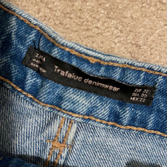 Star Embroidered Denim Shorts - Picture 2 of 3